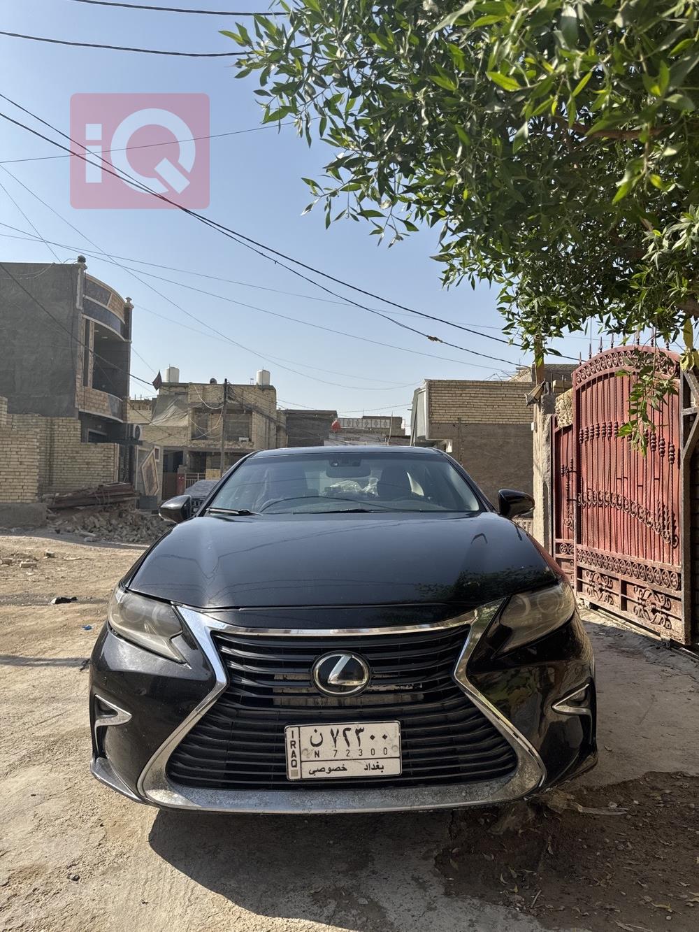 لێکزس ES